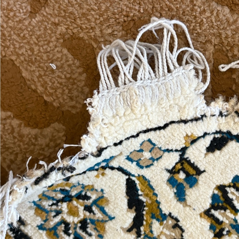 Authentic Persian Circular Rug (Handmade) - Picture 4 of 9